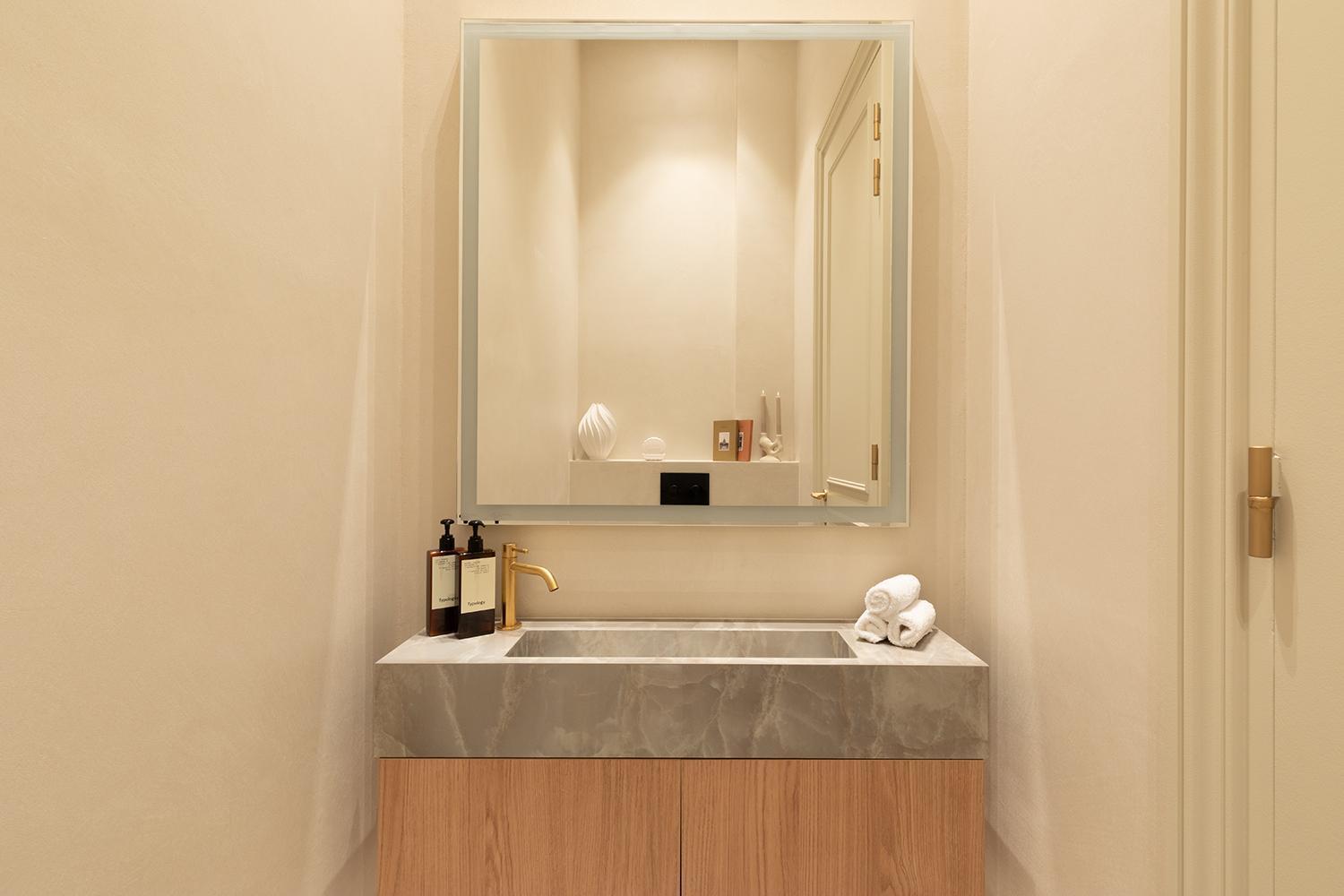 Maison Galante's With Services In Louvre - Rue Des Dechargeurs *